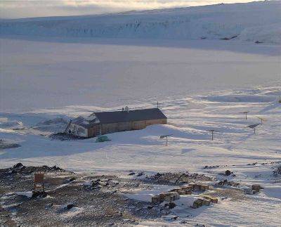 Terra Nova Hut.jpg