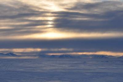 Sunlight on mountains and glacier (Custom).jpg