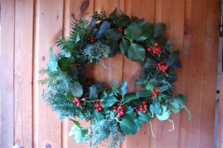 holly wreath (Custom).JPG