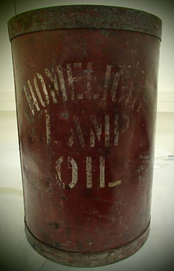 Homelight Lamp Oil can.JPG