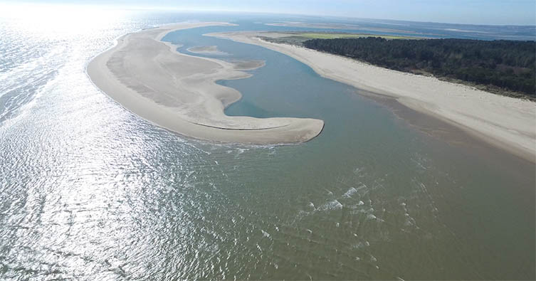 A photo of the shallow water and seabanks near Wexford, taken from the air