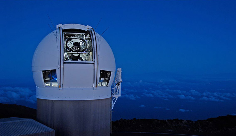 The Pan-STARRS telescope at dusk