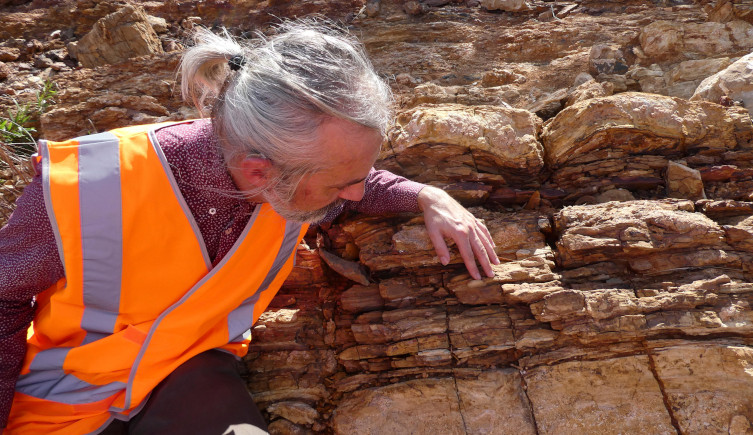Professor Jochen Brocks inspects 1.64 billion year old rocks for molecules of the Protosterol Biota.