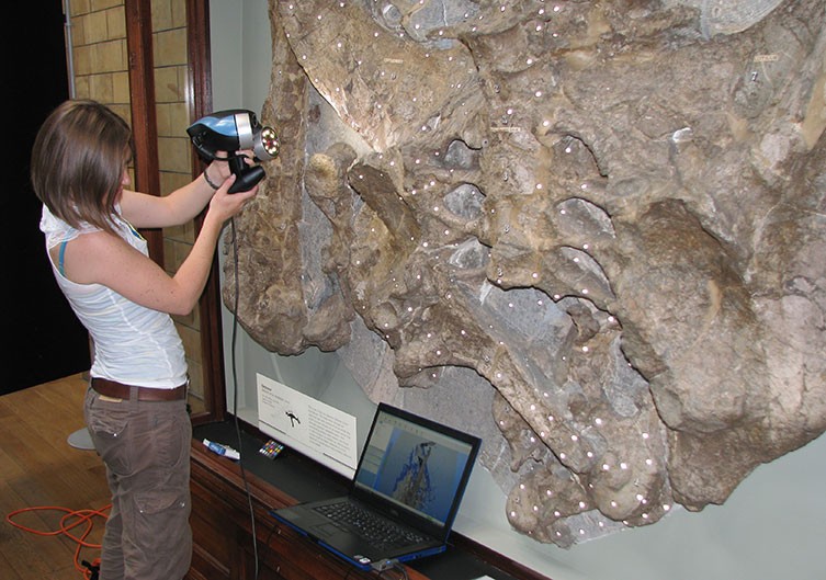 Susie Maidment scanning the Museum's Dacentrurus specimen