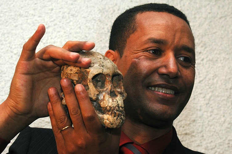 Zeresenay Alemseged holding the skull of Selam 