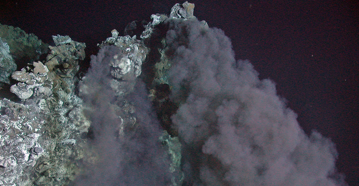 hydrothermal-vent-black-smoker-galapagos