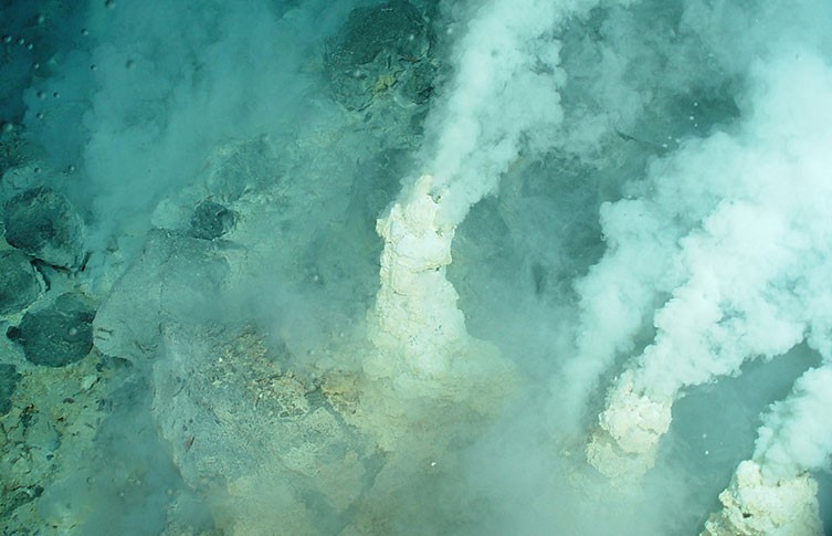 hydrothermal-vent-white-smoker-eifuku-two-column.jpg.thumb.768.768.jpg